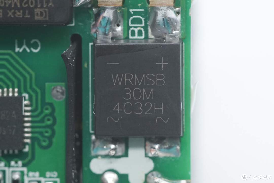 拆解报告：SCUD飞毛腿30W 1A1C大冰块氮化镓充电器