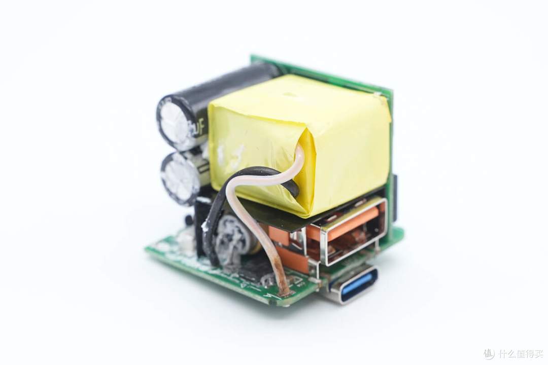 拆解报告：SCUD飞毛腿30W 1A1C大冰块氮化镓充电器