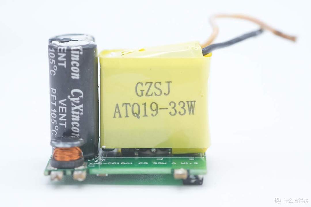 拆解报告：SCUD飞毛腿30W 1A1C大冰块氮化镓充电器