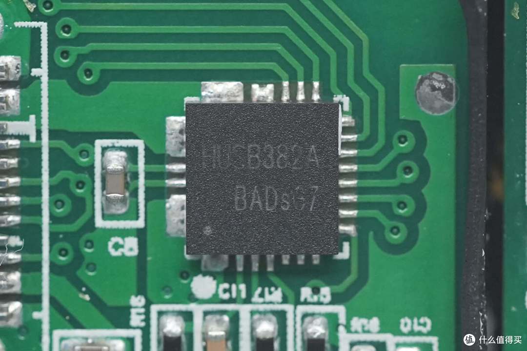 拆解报告：SCUD飞毛腿30W 1A1C大冰块氮化镓充电器
