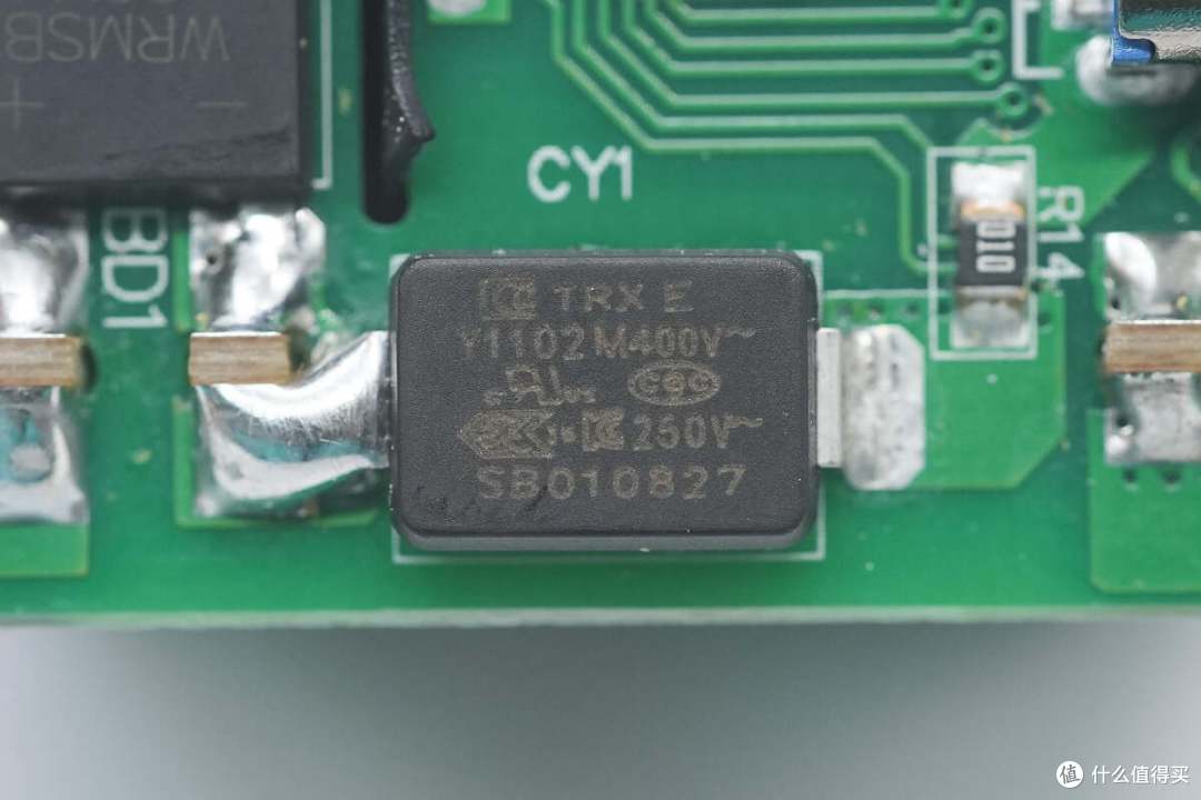 拆解报告：SCUD飞毛腿30W 1A1C大冰块氮化镓充电器