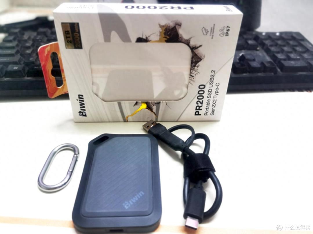 户外拍摄新利器!佰维 PR2000 探险家移动固态硬盘评测:速度惊人