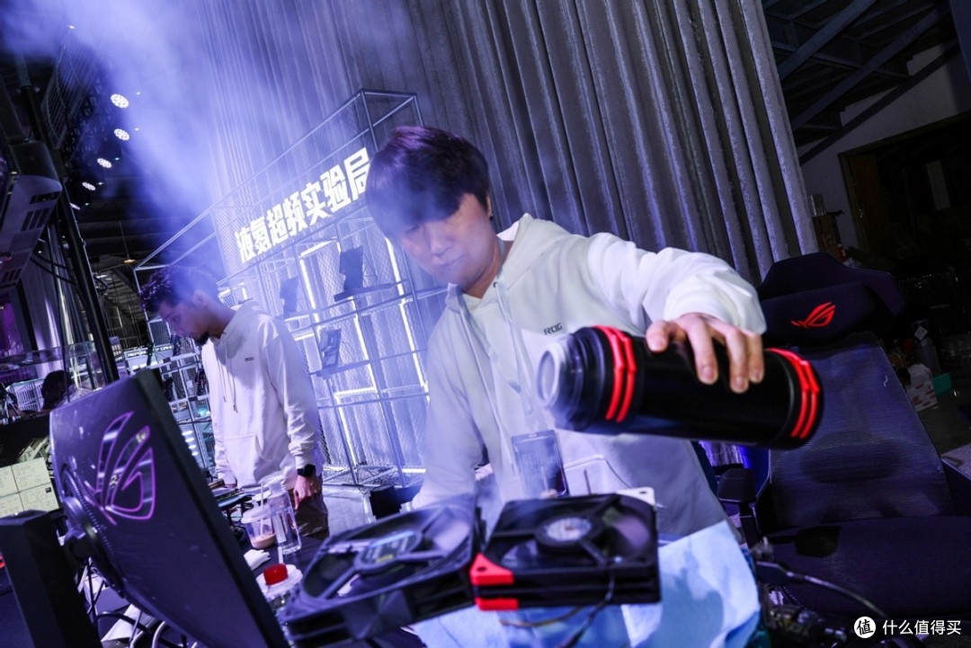 液氮超频+AI创作!新质生产力!华硕主板引领ROG DAY新玩法!