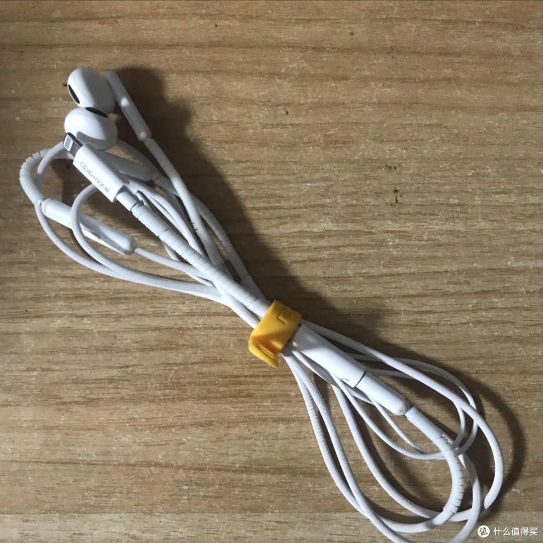 真我Buds经典版有线耳机:百元半入耳式耳机性价比之选