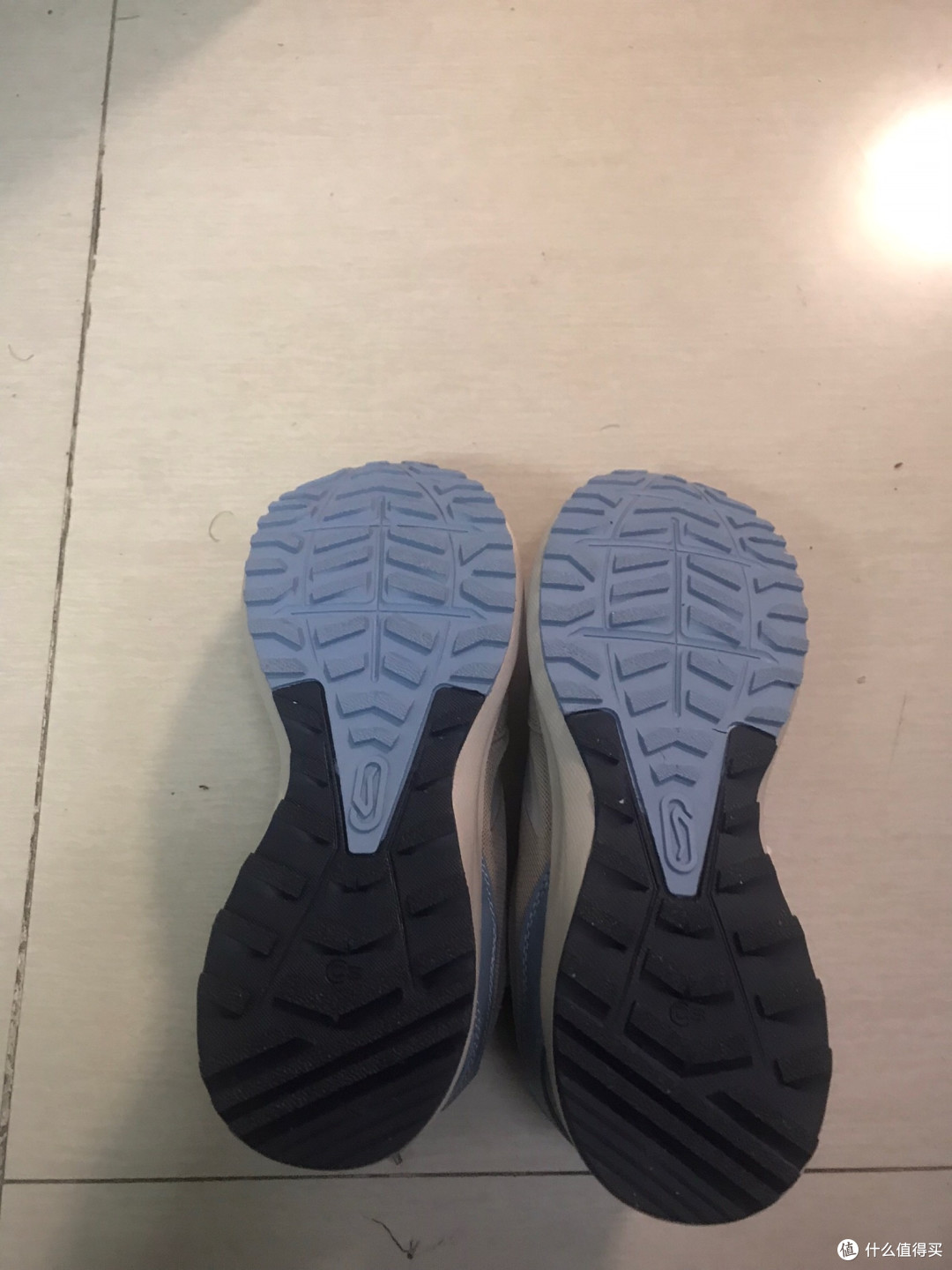迪卡侬IVX1跑步鞋：运动与休闲的完美之选