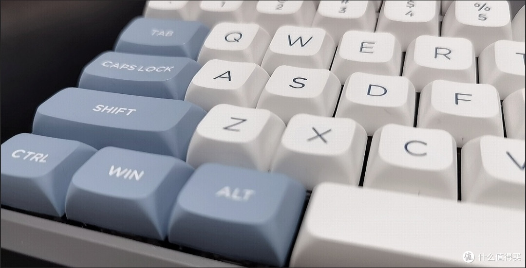 当我把办公室的普通键盘更换成科大讯飞T8AI键盘，我强大的可怕。