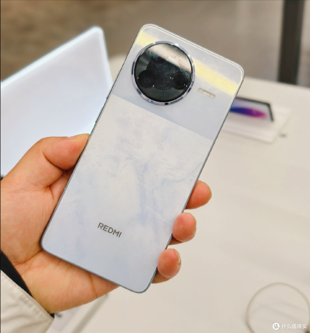 Redmi K80销量突破332万台!卢伟冰亲自站台,价格更是低至2127元