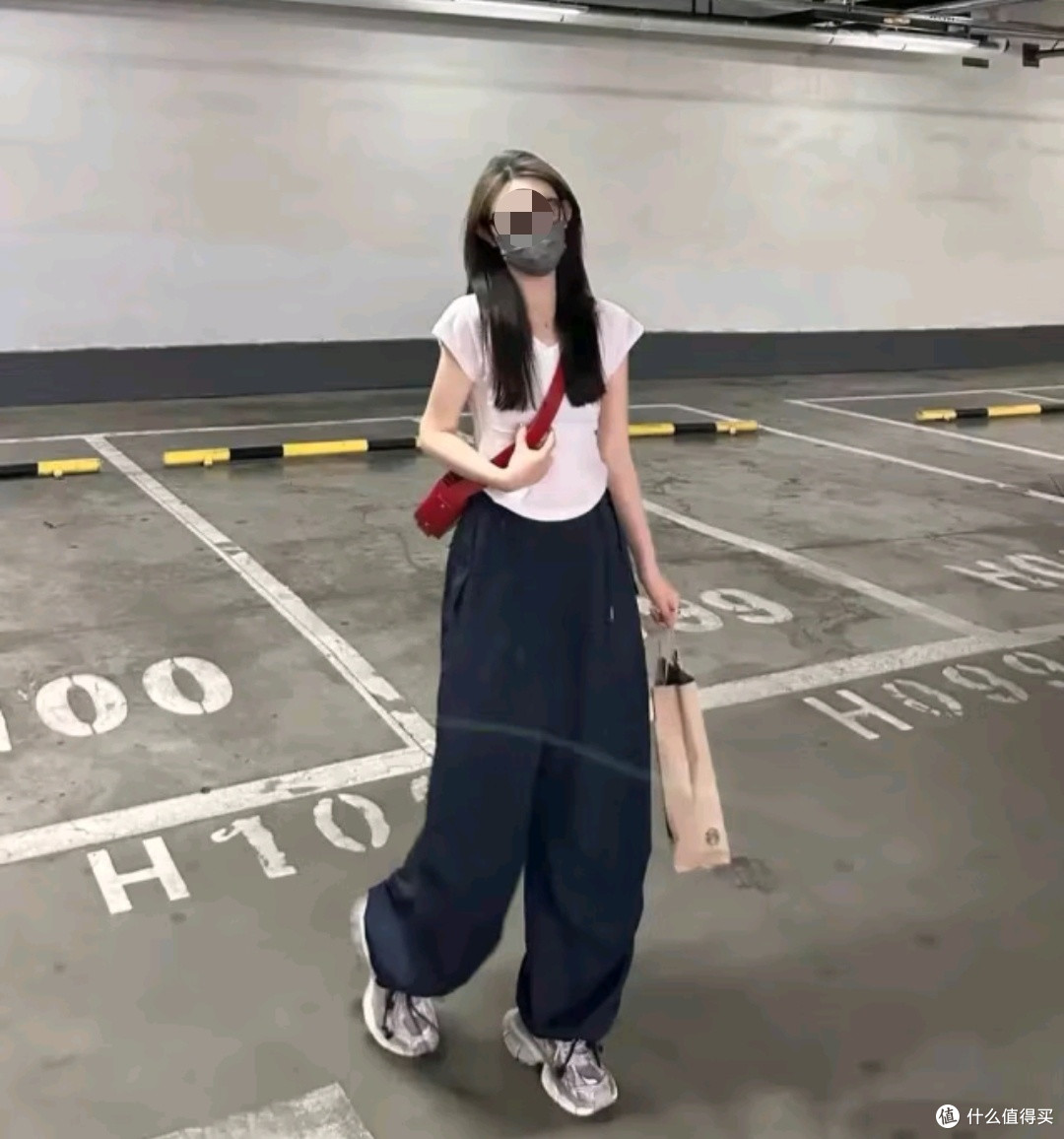 25春季换新高腰设计显腿长,宽松遮肉。