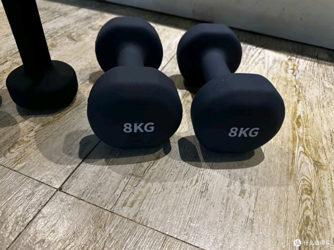 Keep彩色浸塑哑铃:墨灰雅韵,解锁家庭健身新风尚