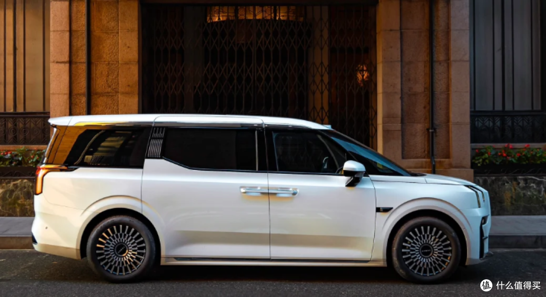 打卡 2024 上海车展：领略极氪 009 的豪华 MPV 魅力