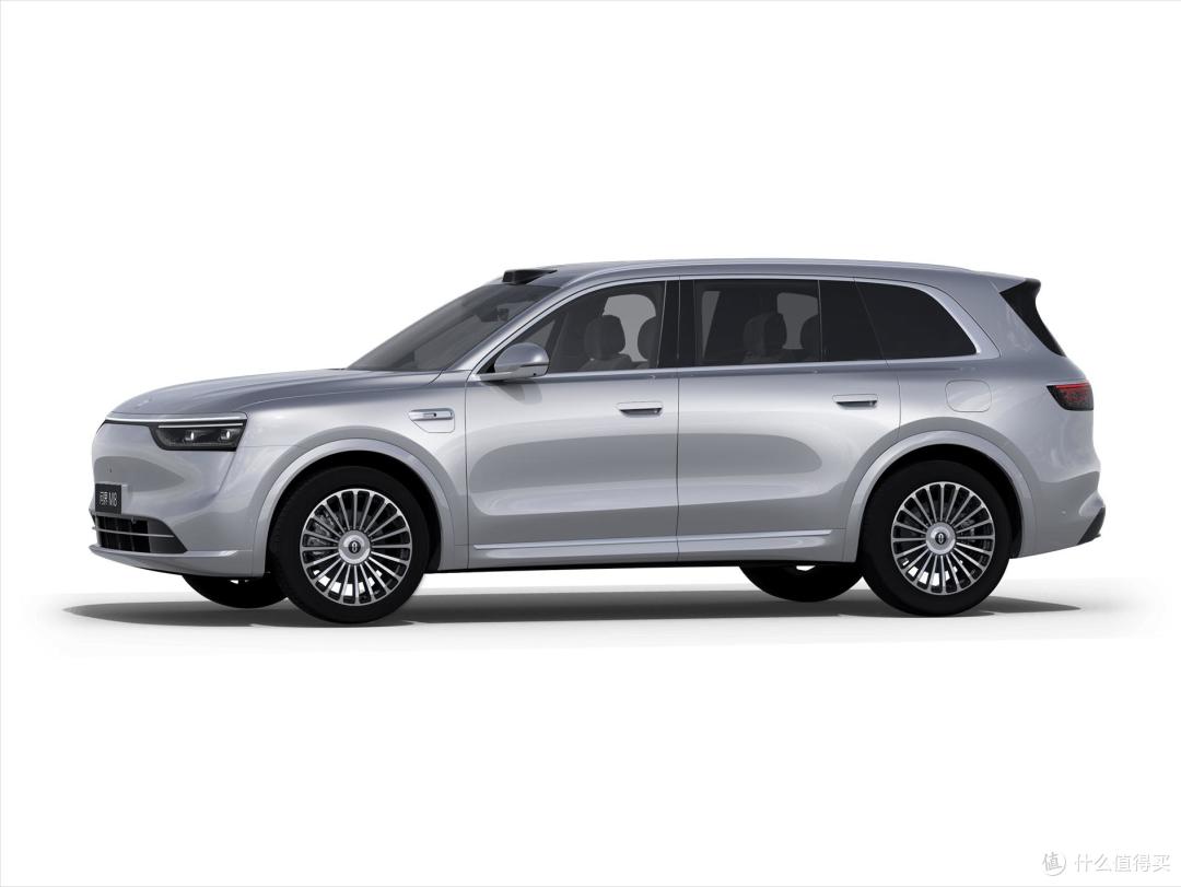 M8要杀穿这个价位的所有大型SUV？35.98万起，鸿蒙智行问界M8上市