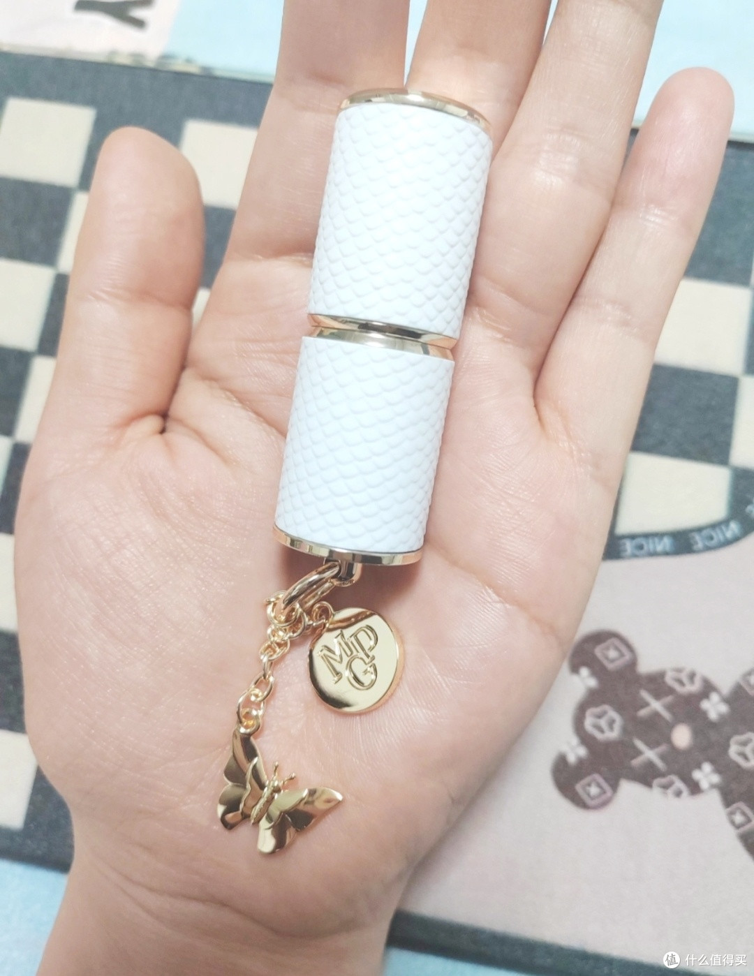 毛戈平MAOGEPING LIGHT花影雅饰柔雾唇膏:中式美学与柔雾唇妆的邂逅