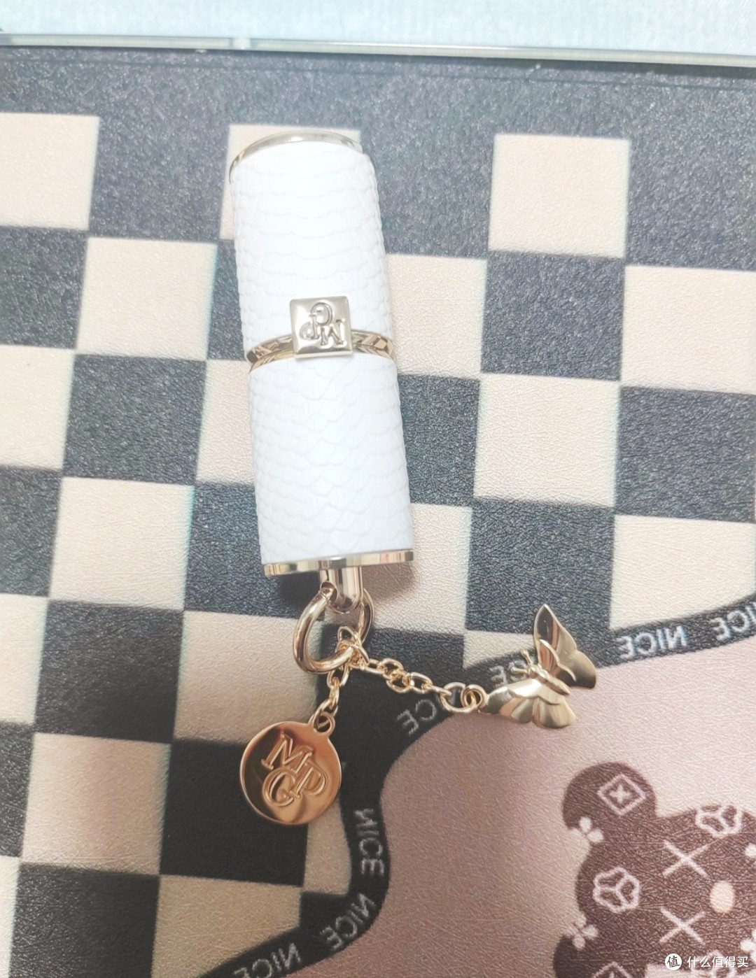 毛戈平MAOGEPING LIGHT花影雅饰柔雾唇膏:中式美学与柔雾唇妆的邂逅