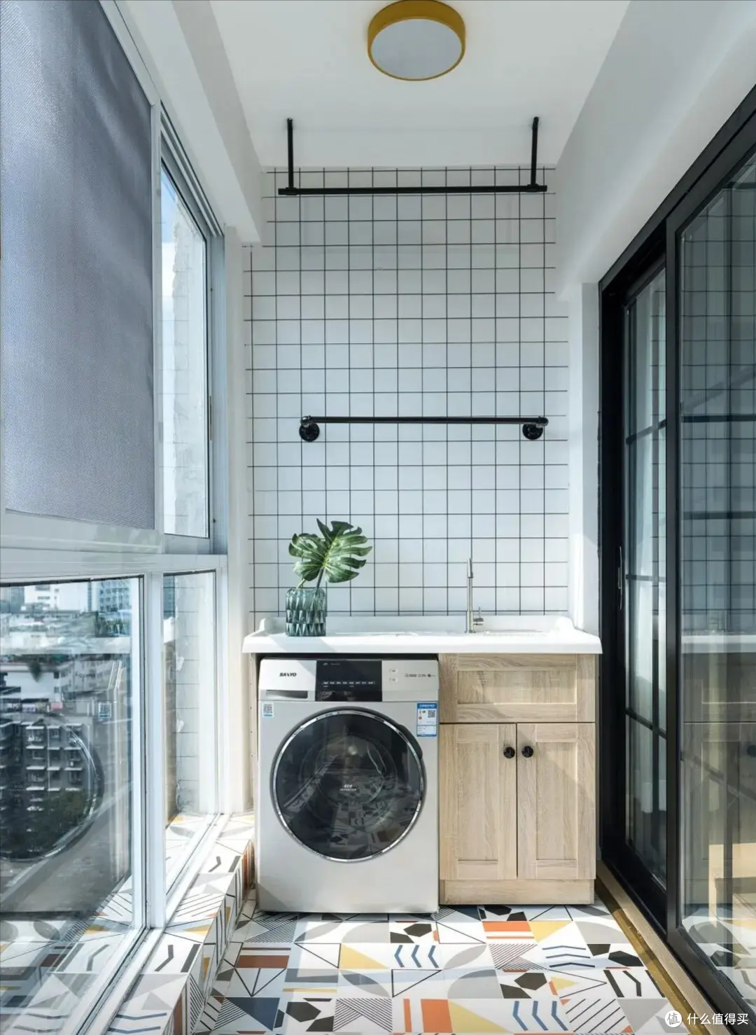 在阳台打造这样一个小吧台,惊艳了整个朋友圈,休闲,办公两不误