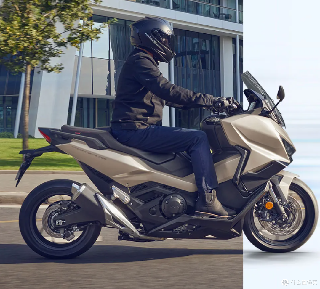 2025款本田NSS750大型踏板摩托车