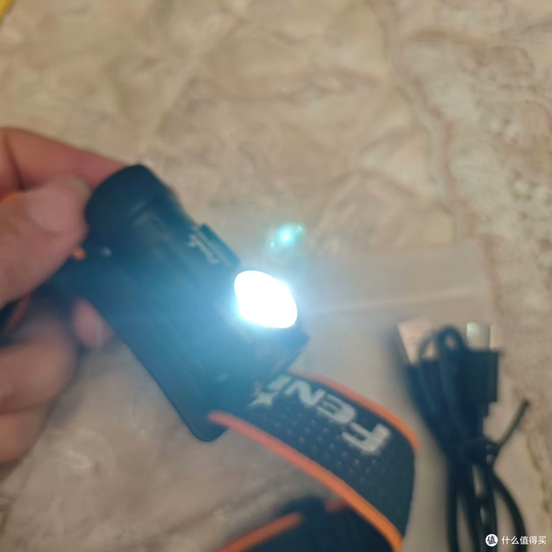 FENIX HM50R V2.0:点亮黑夜的户外神器