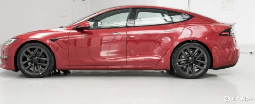2025上海车展新车首发亮点全解析,特斯拉Model S Plaid性能展示