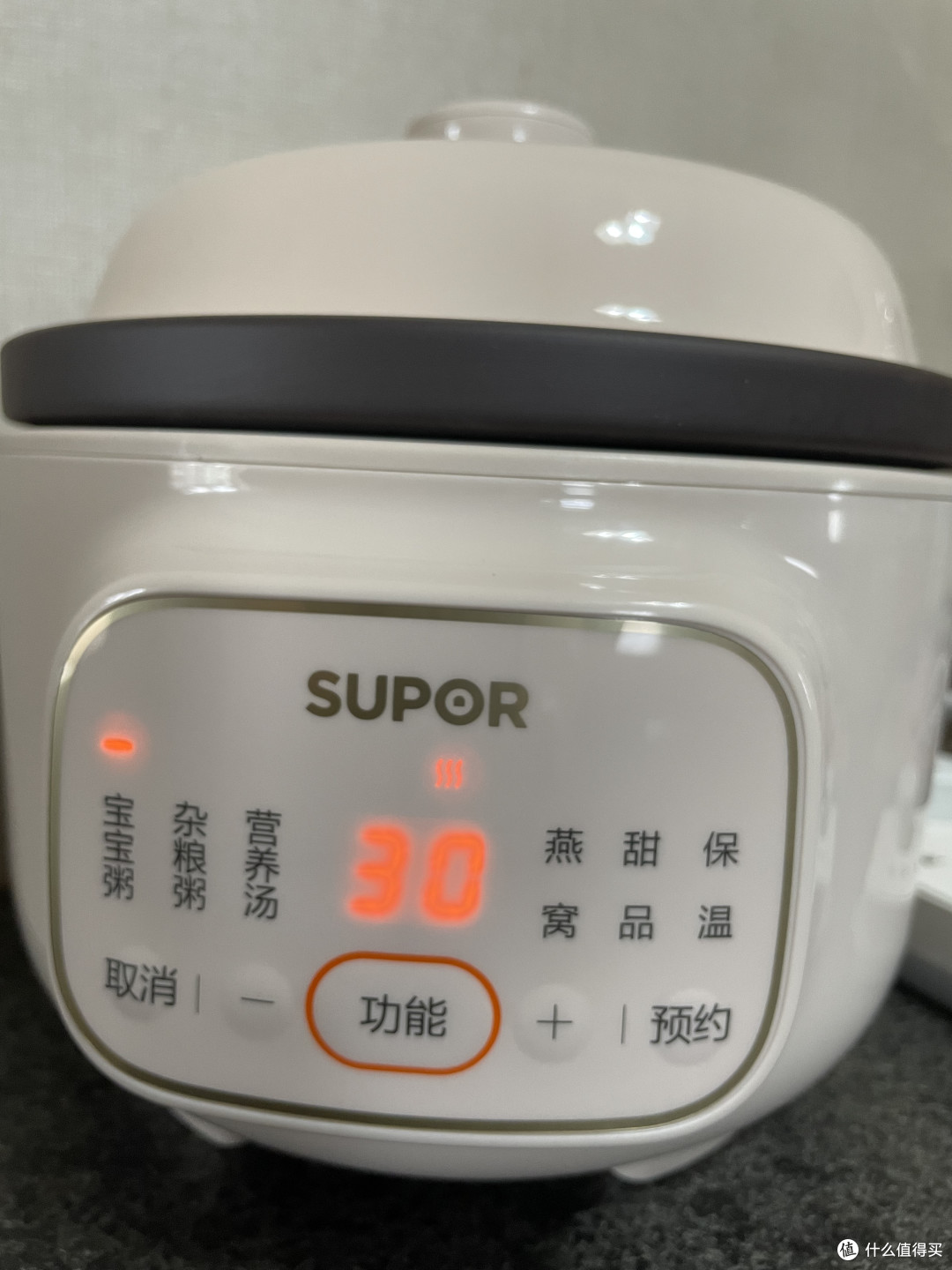 选择某一项功能，该功能上方指示灯就会闪烁，数码屏就会出现默认烹饪时间。