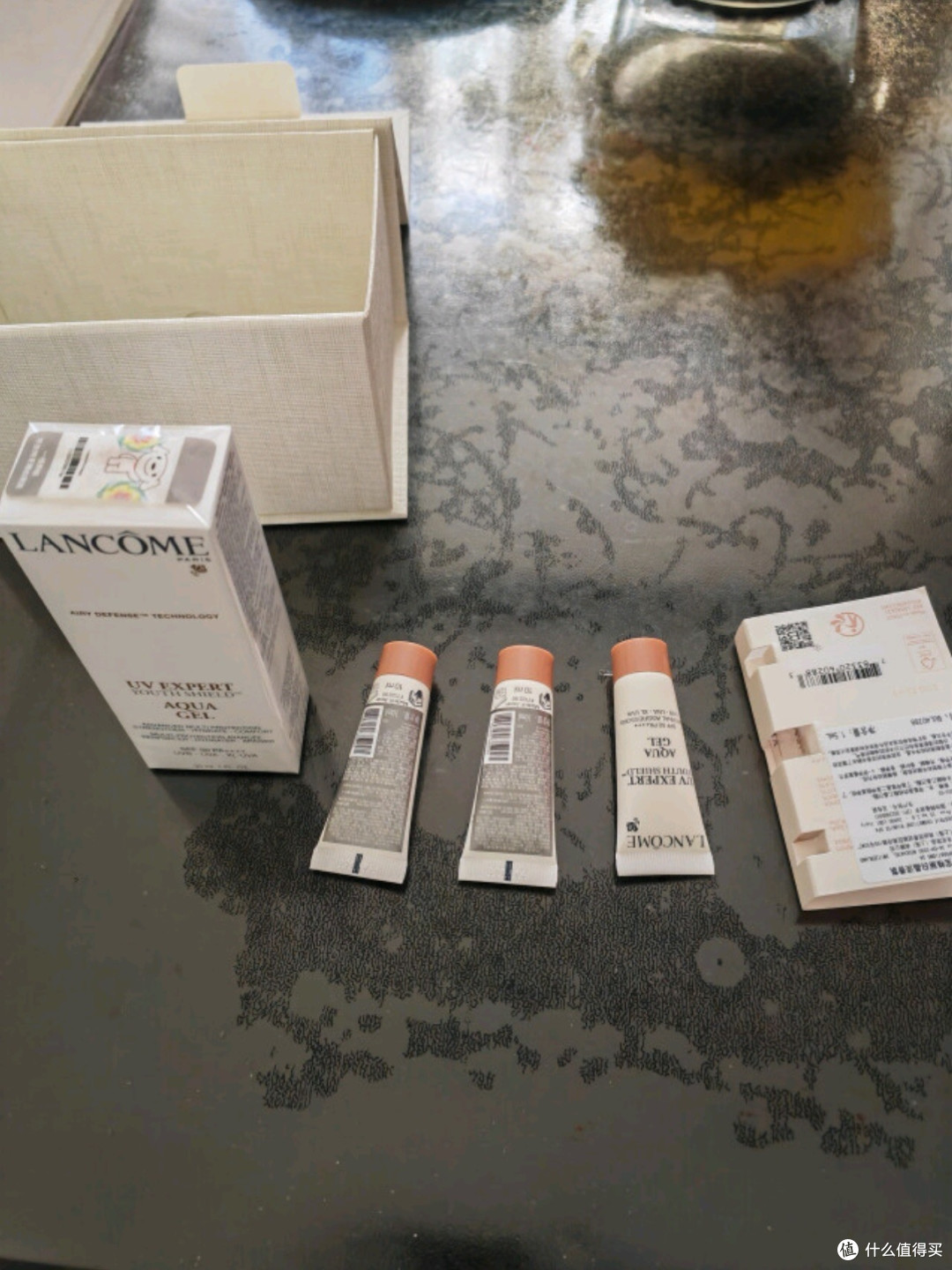 兰蔻轻透水漾防晒乳30ml小白管:清爽隔离,生日礼物的浪漫之选
