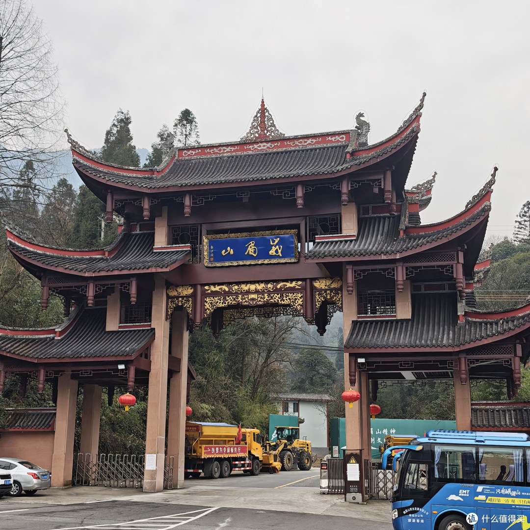 峨眉之行,一键开启:自动讲解器,你的随身导览官