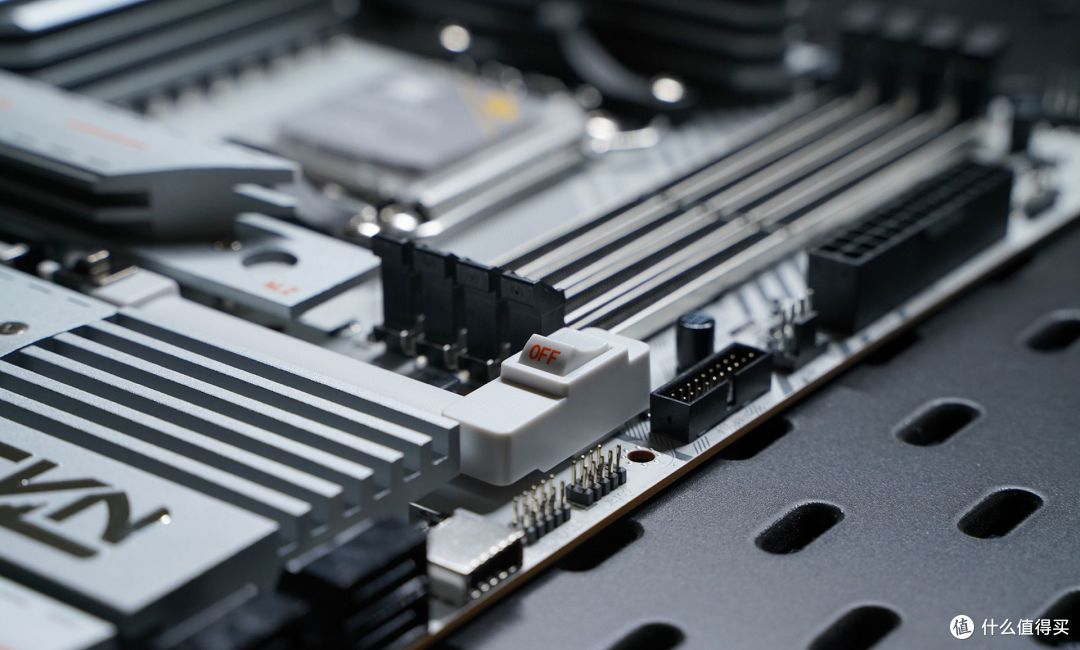 七彩虹iGame GeForce RTX 5060 Ti Ultra W OC 16GB首发评测