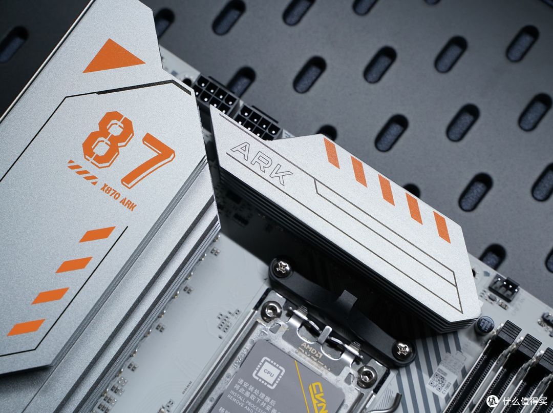 七彩虹iGame GeForce RTX 5060 Ti Ultra W OC 16GB首发评测