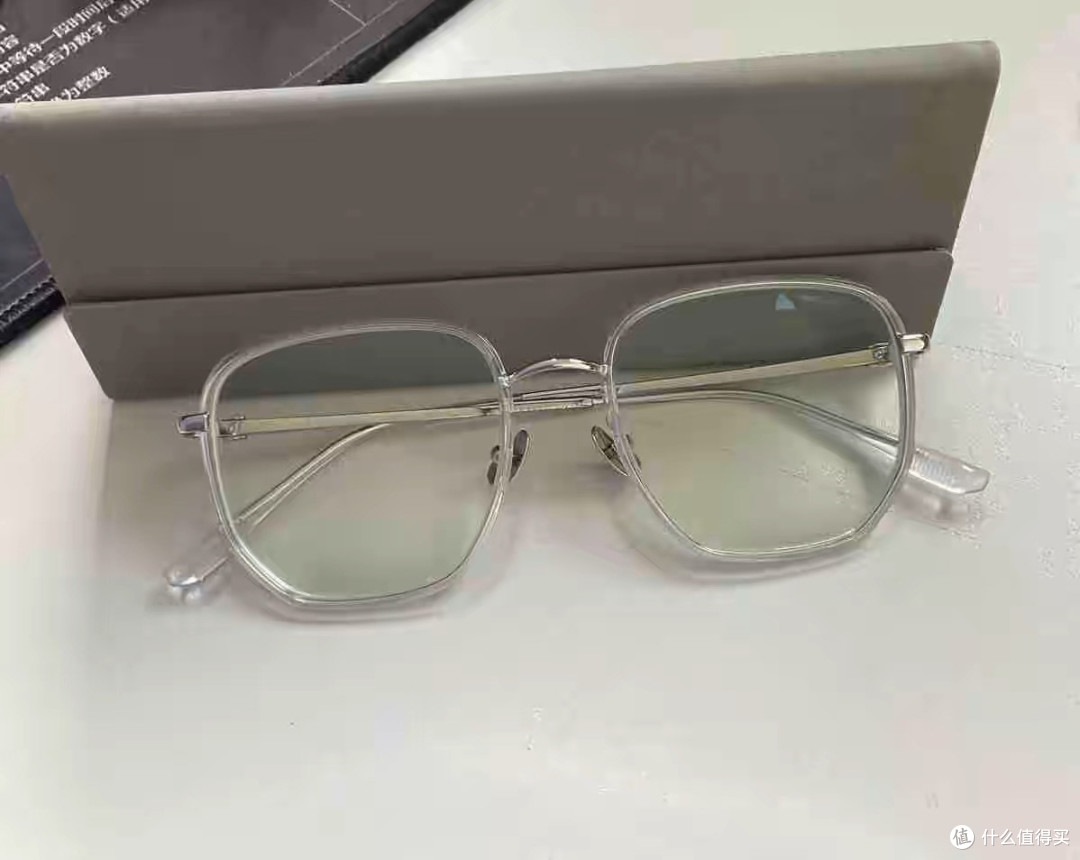 BOLON暴龙BH6012钛架眼镜:轻若无物,文艺百搭的日常伴侣