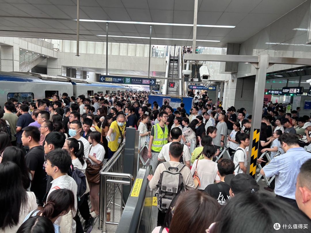 重新定义城市短途出行:2025款九号电动滑板车E2 Pro实测