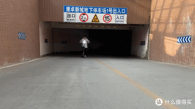 重新定义城市短途出行:2025款九号电动滑板车E2 Pro实测