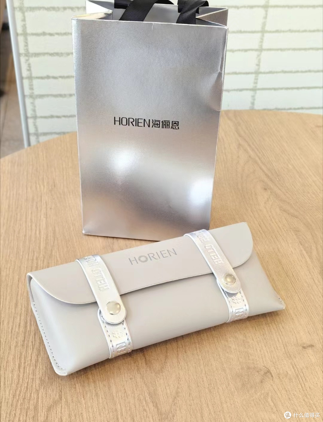 海俪恩 N8210:酷飒透灰,潮酷墨镜