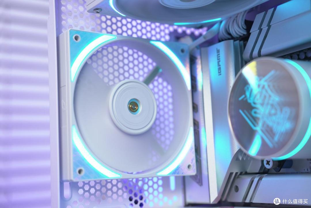 七彩虹iGame Ultra全家桶装机:热乎Ultra RTX 5060 Ti显卡首测