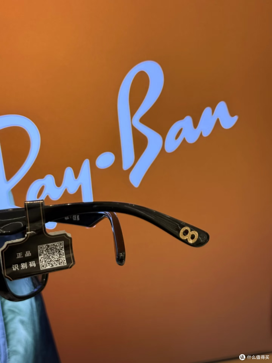 Ray-Ban蛇年限定RB4423D：东方美学与实用设计的融合