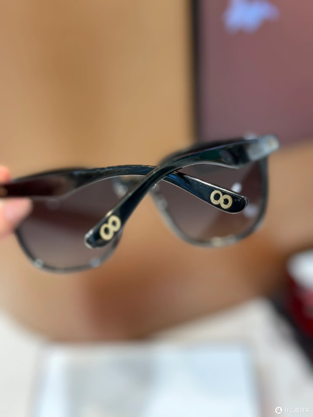 Ray-Ban蛇年限定RB4423D：东方美学与实用设计的融合