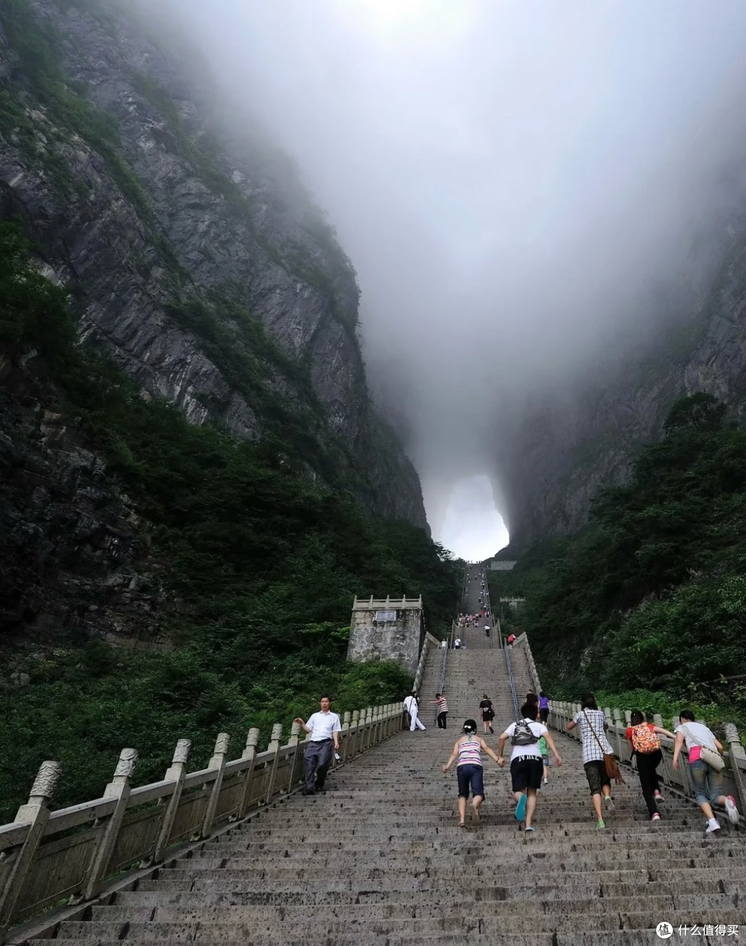 五一张家界：勇敢者的挑战乐园