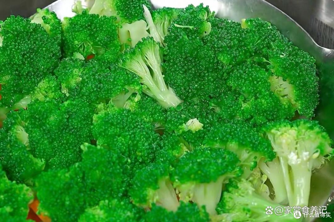 5月最宜养肝，多给孩子吃3种“护肝菜”：一清肝、二排毒、三亮眼
