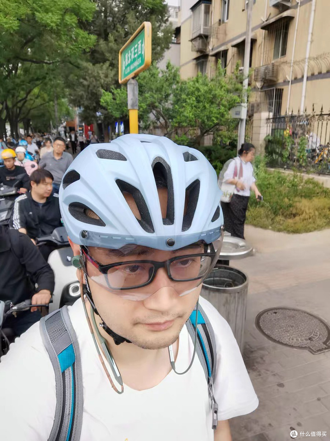 戴上它，我和吴彦祖只差一个头盔的距离