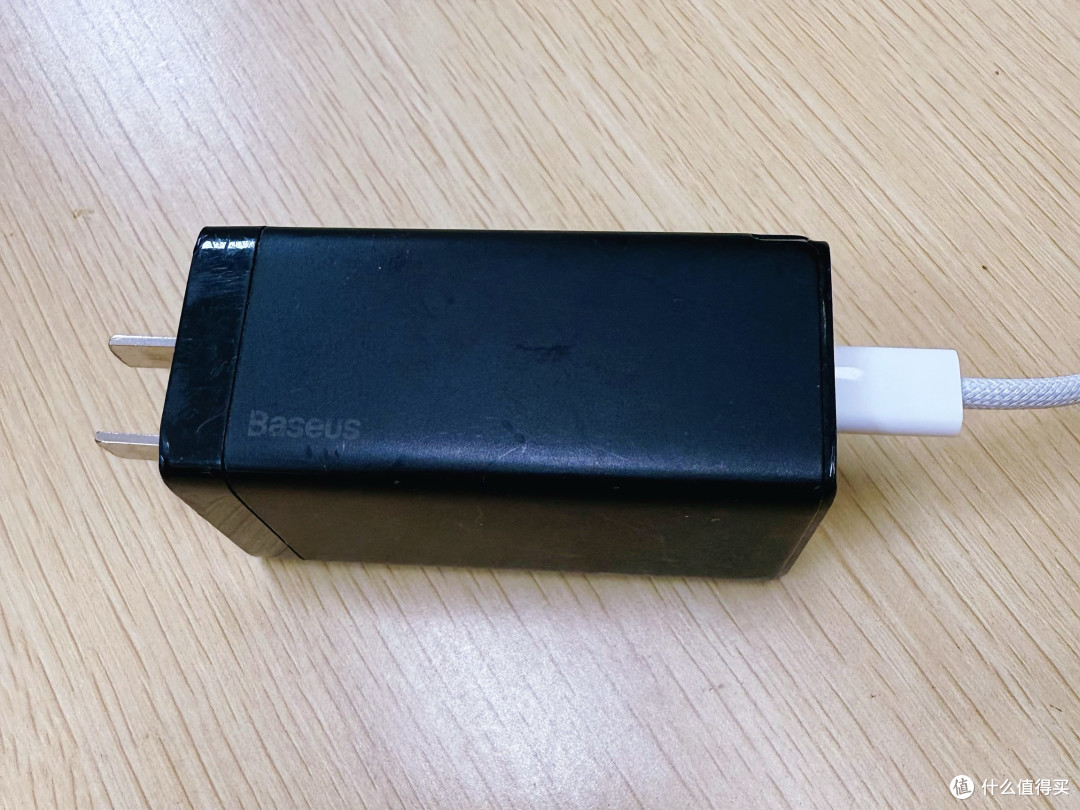 倍思65W氮化镓充电器,多口快充,高效兼容