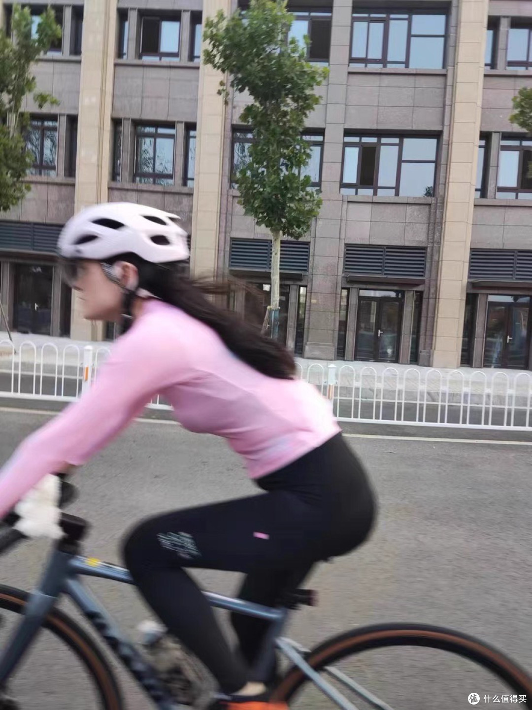 斯戈瑞女款骑行服:舒适与美观兼备