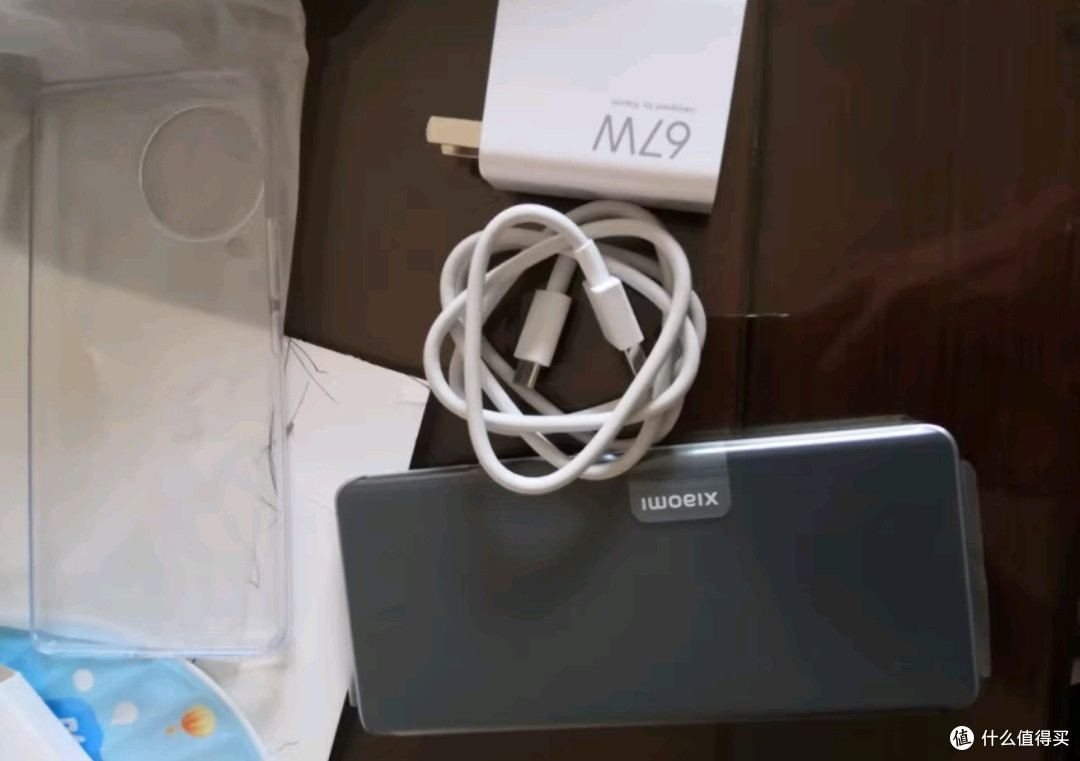 选手机就选小米Civi 3椰子灰,低调优雅的视觉体验。