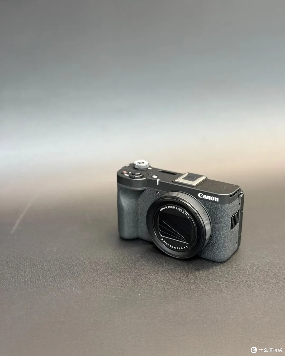 佳能新品Powershot V1 vs R50V:相机界的“大小内战”怎么选?