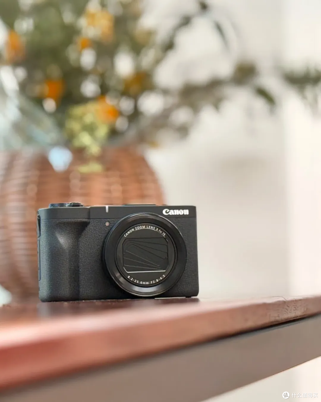佳能新品Powershot V1 vs R50V:相机界的“大小内战”怎么选?