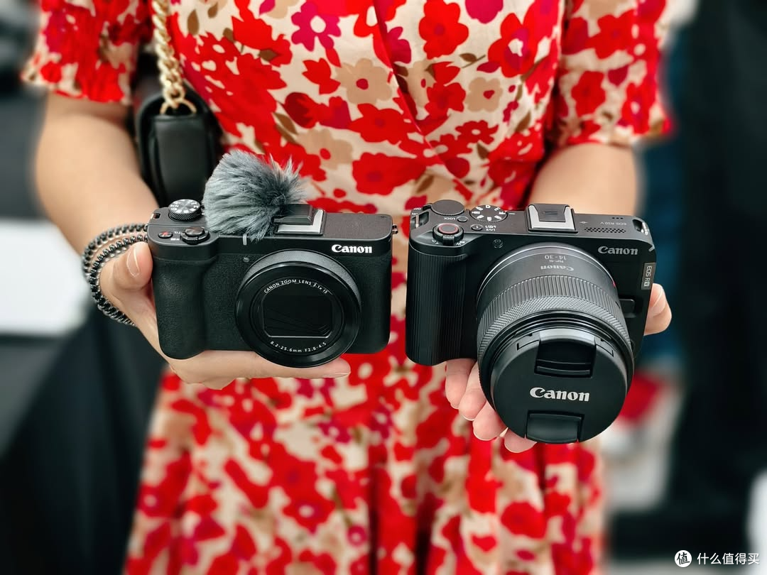 佳能新品Powershot V1 vs R50V:相机界的“大小内战”怎么选?