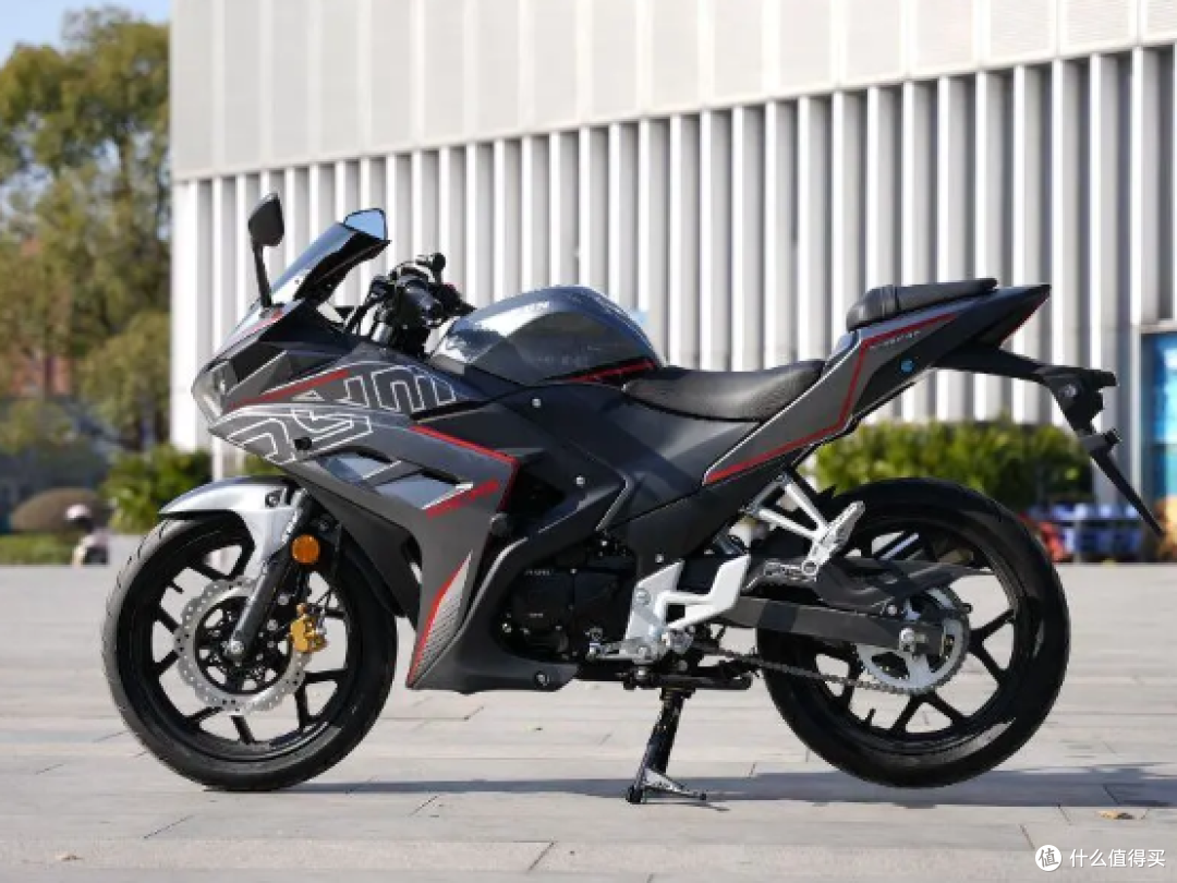 大运天錾250R 国产入门级跑车摩托车