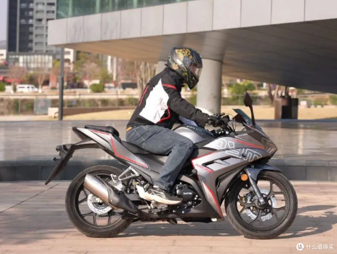 大运天錾250R 国产入门级跑车摩托车