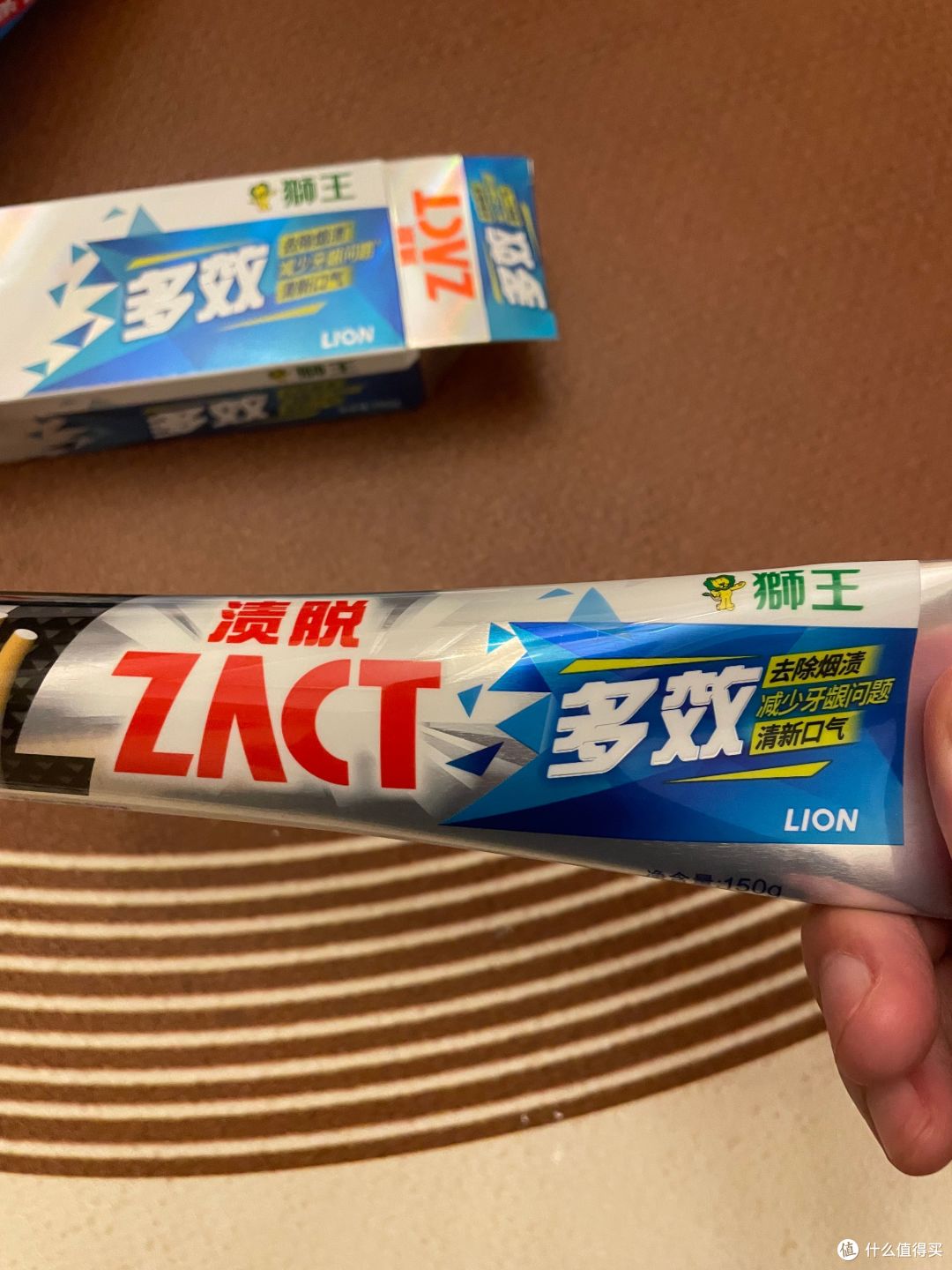 减轻牙齿色素沉淀问题——狮王渍脱牙膏