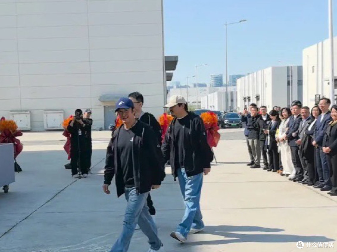 《流浪地球3》开机啦!27大年初一不见不散!