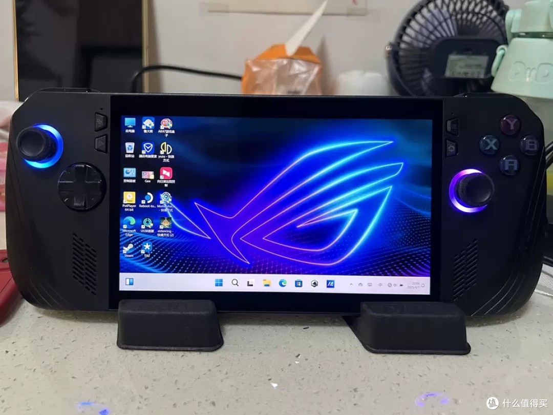 ROG掌机评测：败家之眼开窍了？这货能当Switch的祖师爷！