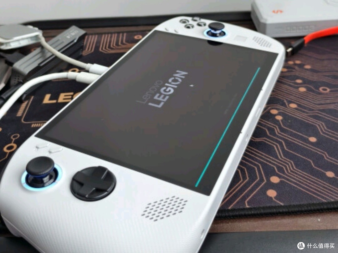 联想拯救者Legion Go S 2025冰魄白掌机：游戏与便携的完美融合