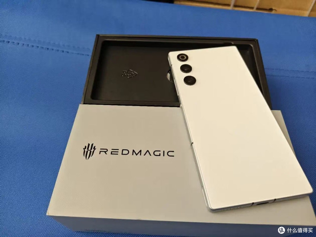 轻薄机身藏猛兽,6000mAh+骁龙8Gen3打穿一天游戏!