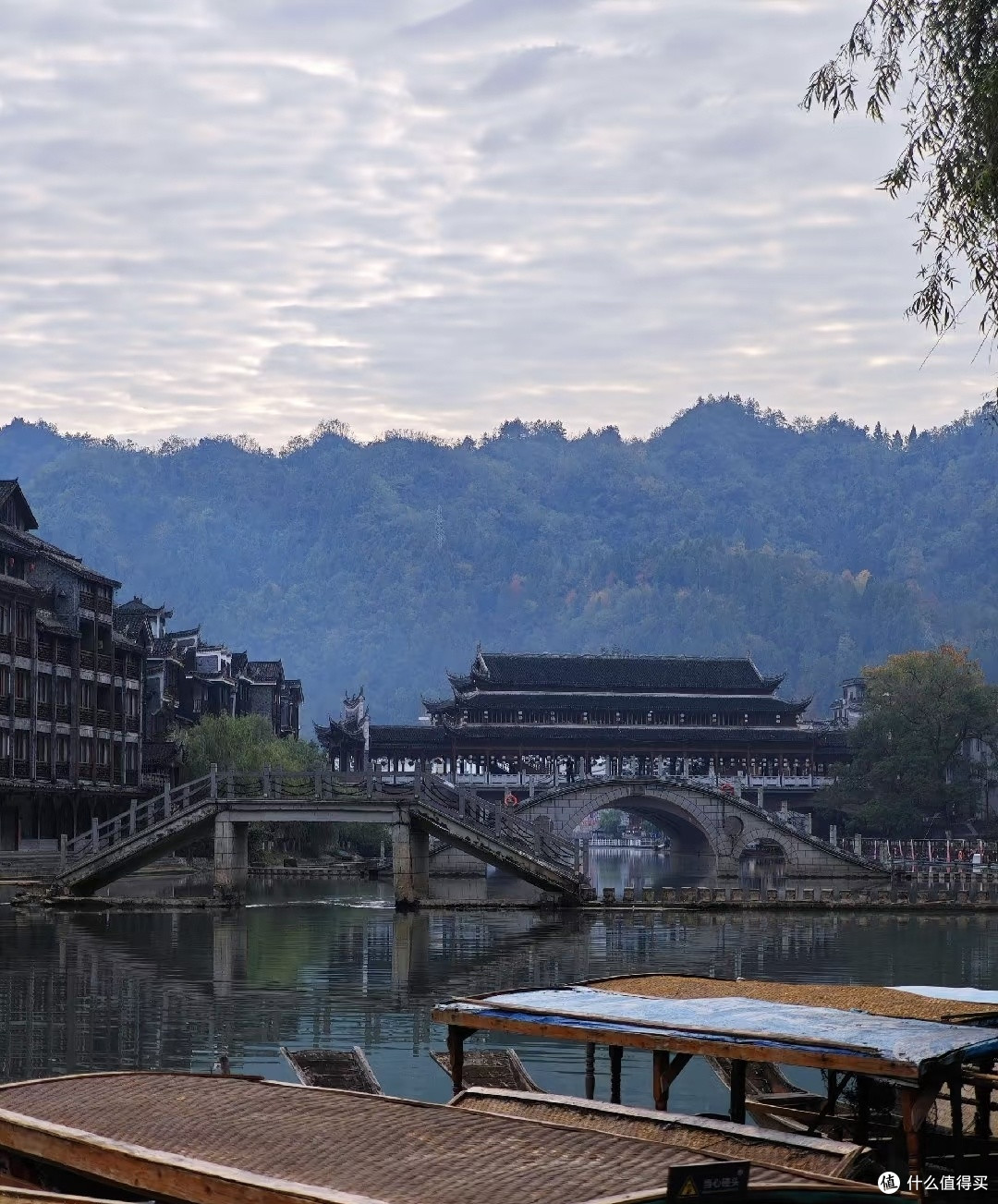 沱江泛舟与沈从文故居之旅